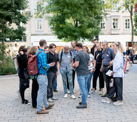 Personengruppe in Fußgängerzone