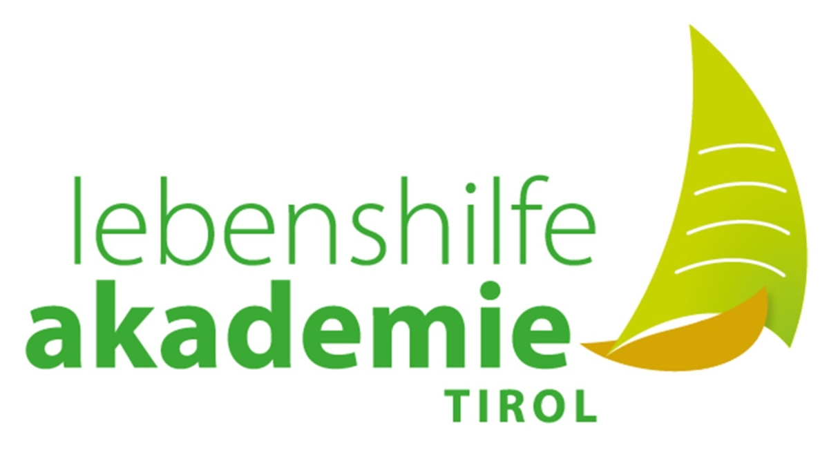 Lebenshilfe akademie Tirol Logo grüne Schrift mit Segelbootgraphik grünes Segel und oranges Boot rechts